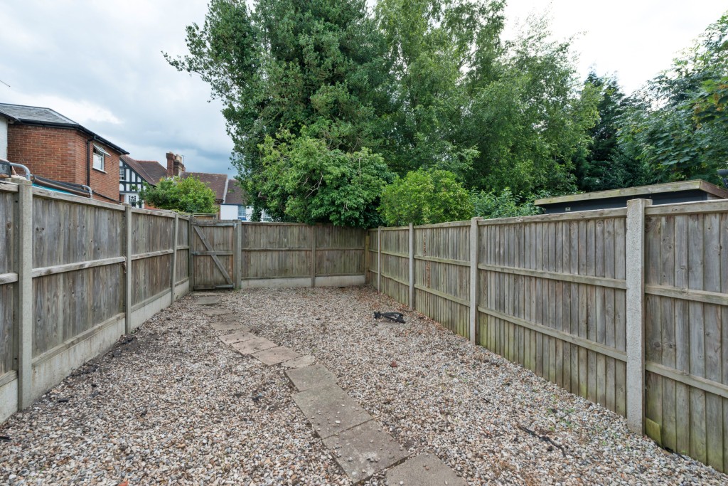 Lot: 19 - TWO-BEDROOM CITY HOUSE WITH PARKING TO REAR - Garden to rear